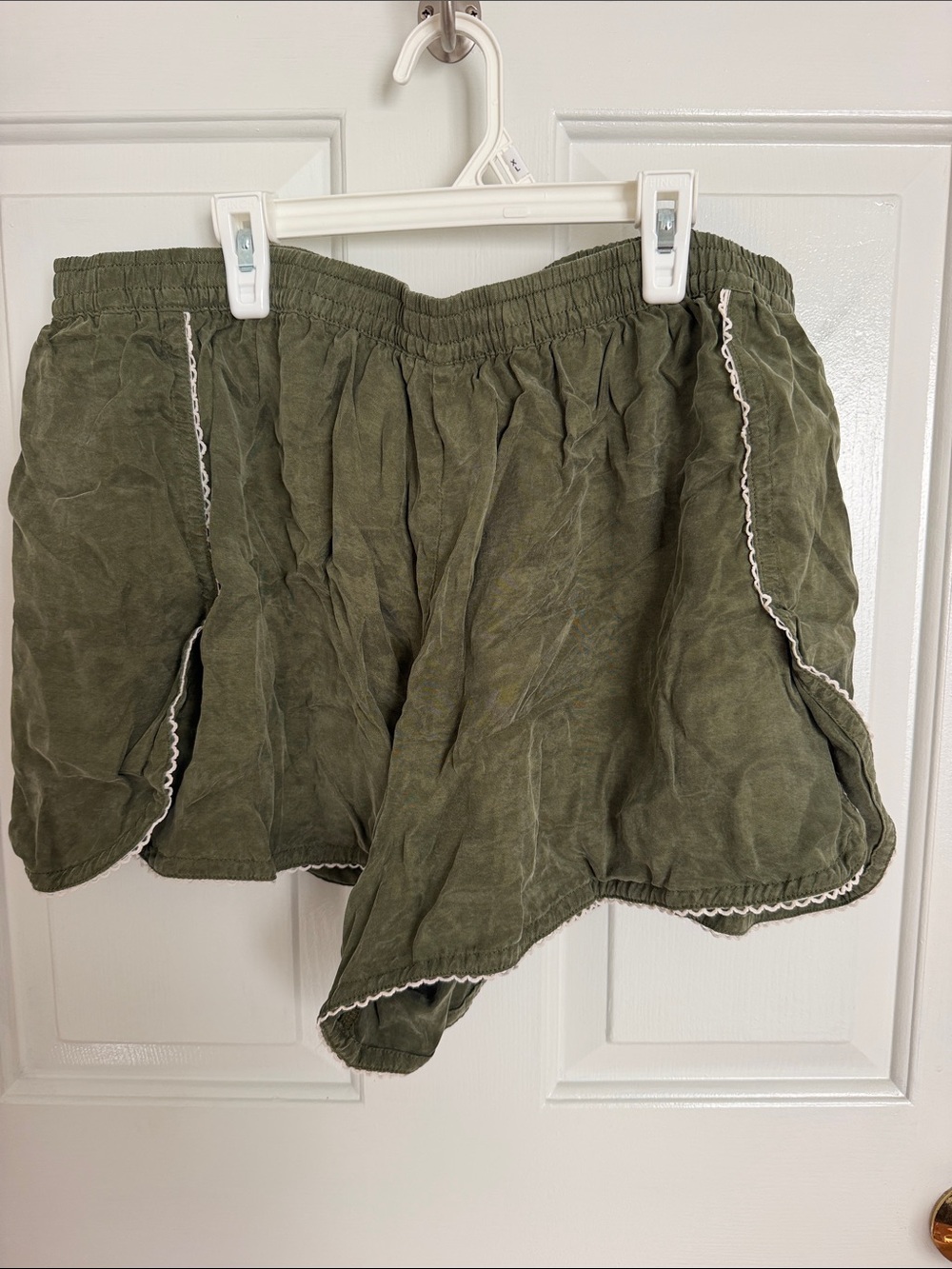 aerie Olive Scalloped-Edge Elastic Waist Shorts